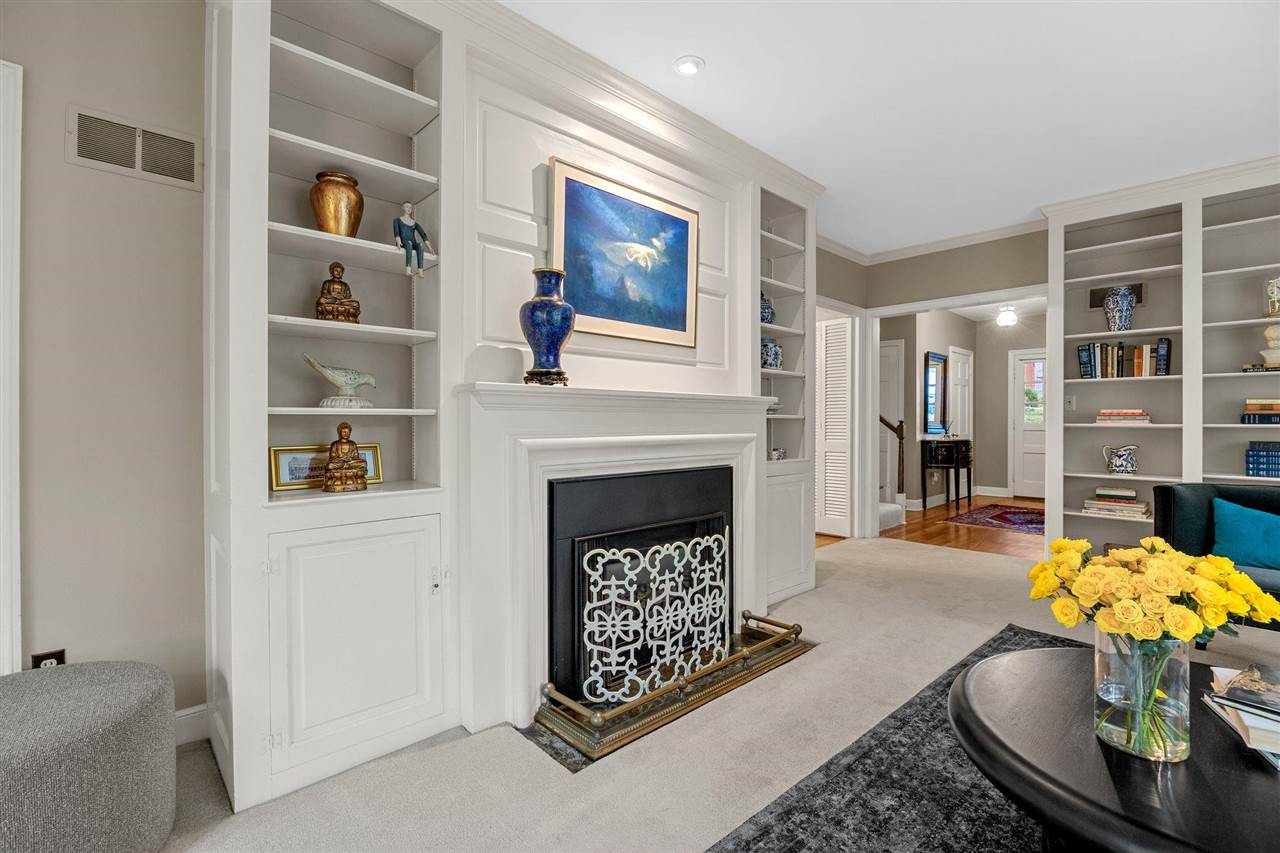 10 Oakridge Ave