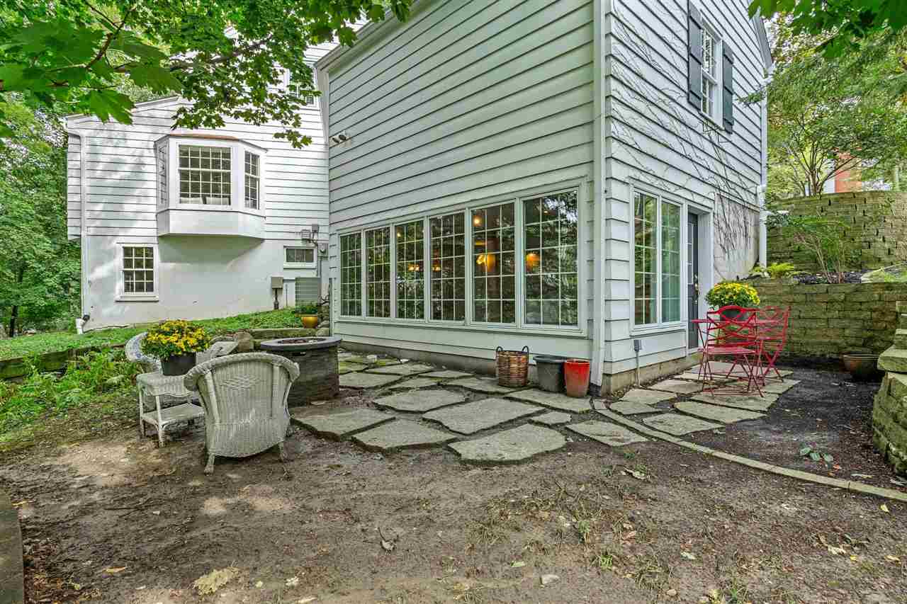 10 Oakridge Ave