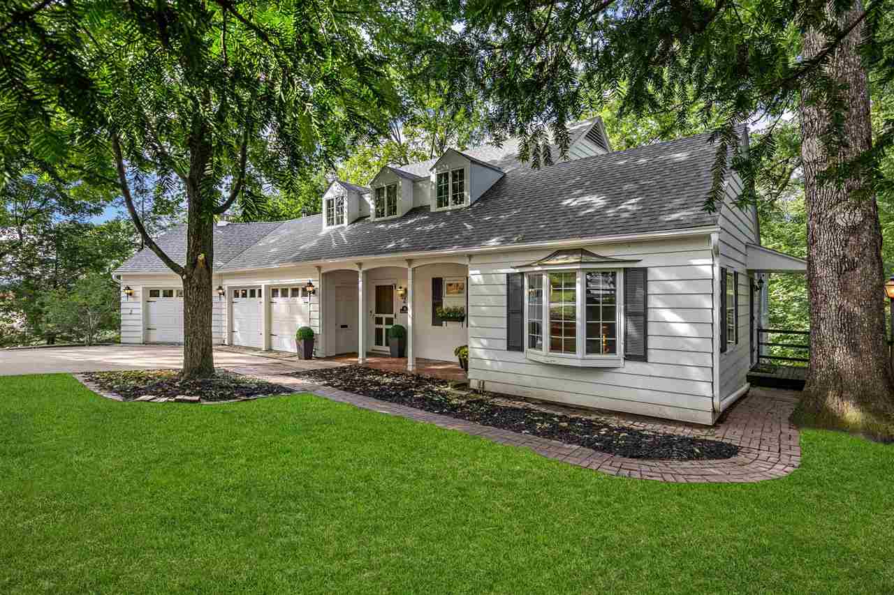10 Oakridge Ave