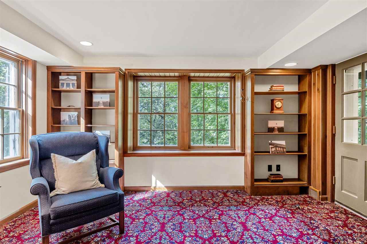 10 Oakridge Ave