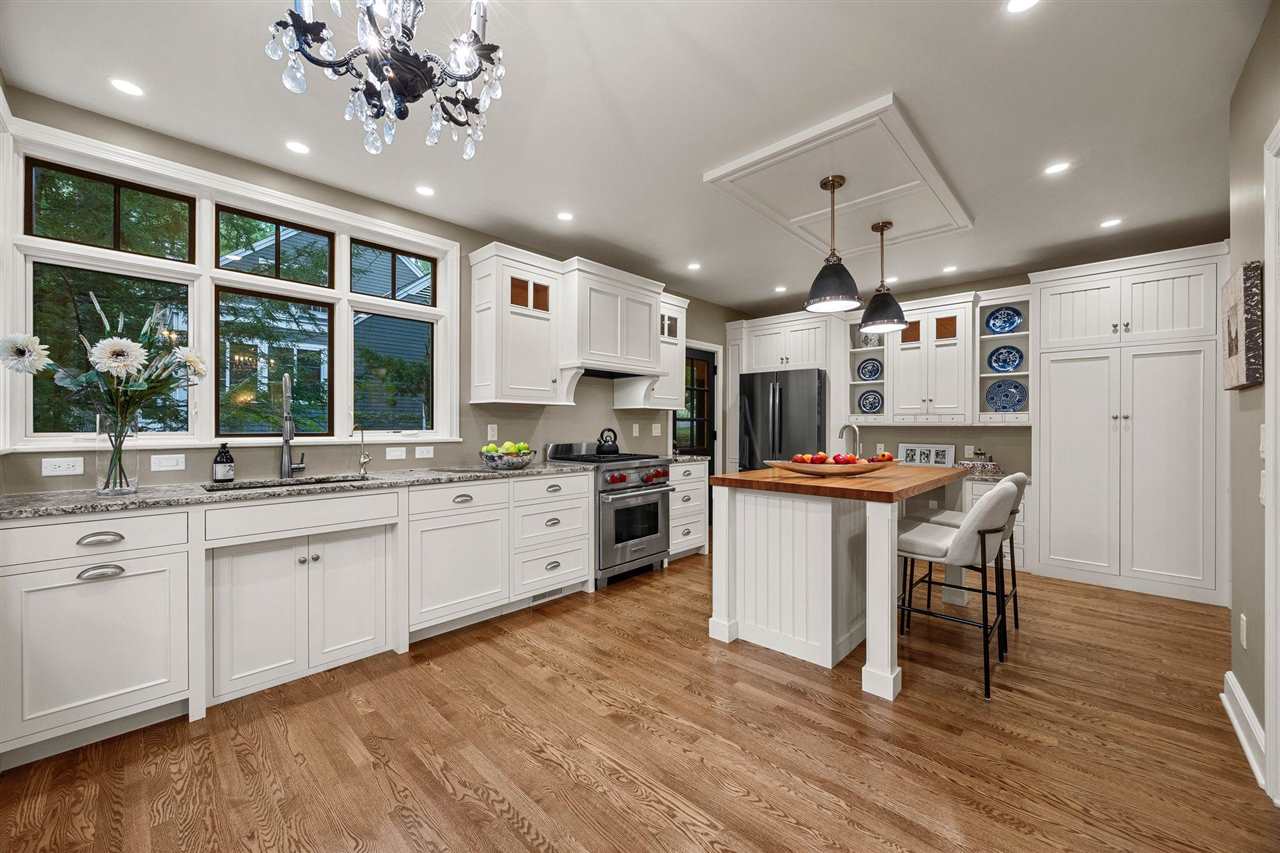 10 Oakridge Ave