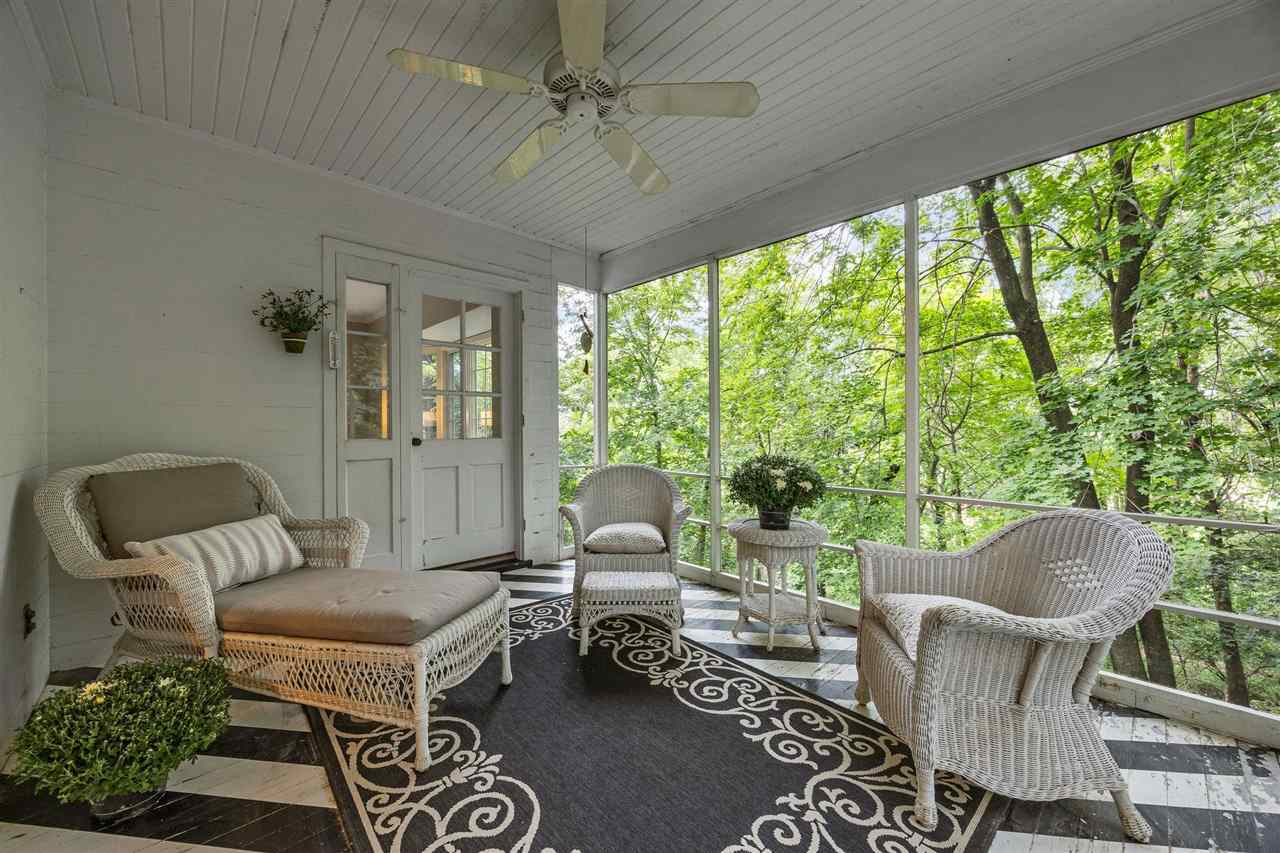 10 Oakridge Ave