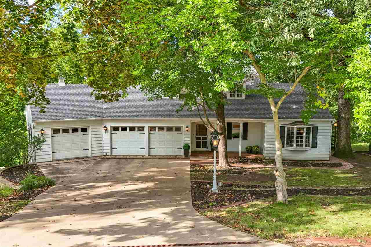 10 Oakridge Ave