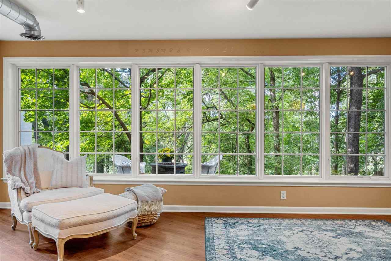 10 Oakridge Ave