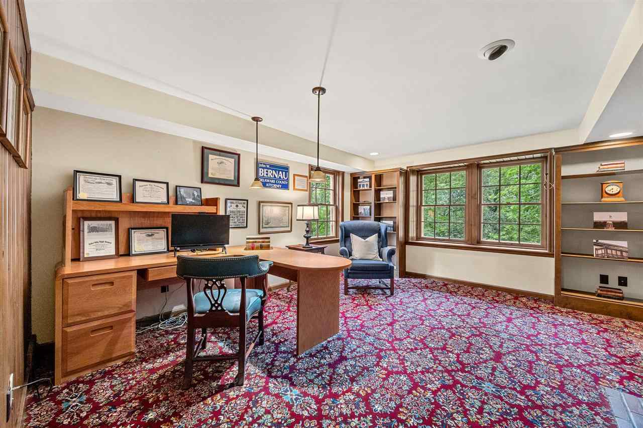 10 Oakridge Ave
