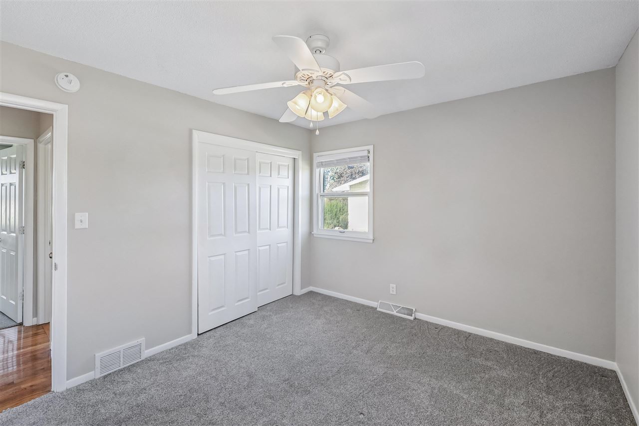 1733 Lake Front Dr NE
