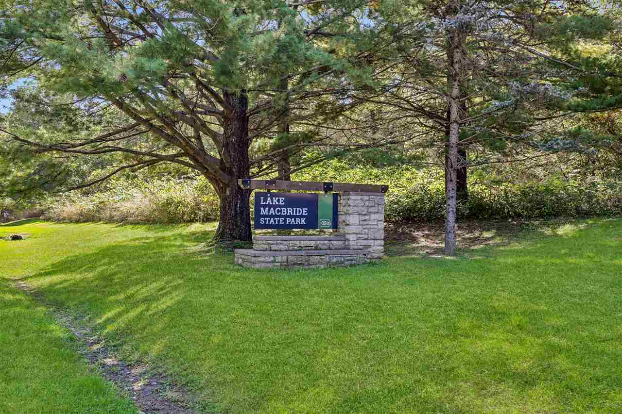 1733 Lake Front Dr NE