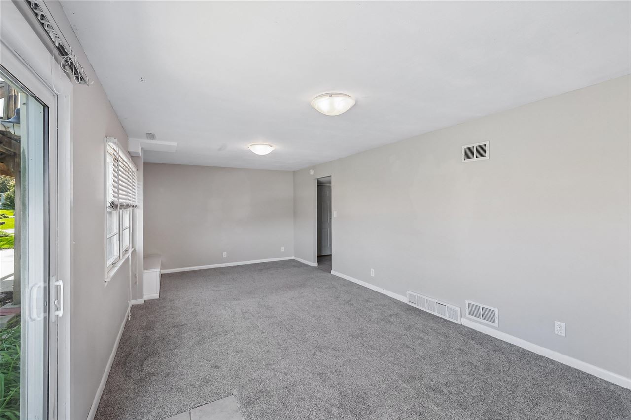 1733 Lake Front Dr NE