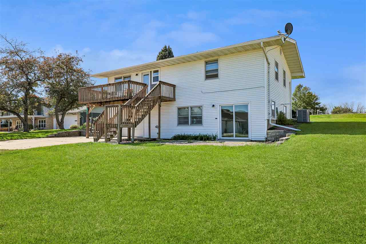 1733 Lake Front Dr NE