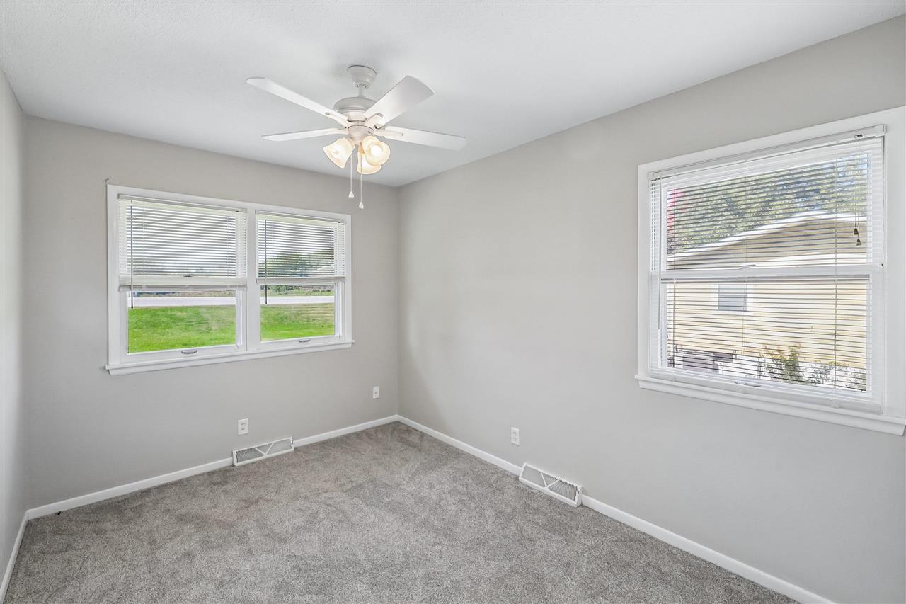 1733 Lake Front Dr NE