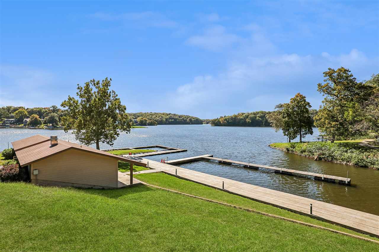 1733 Lake Front Dr NE