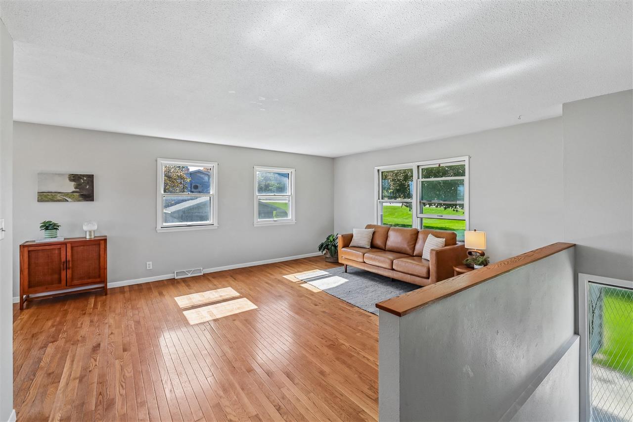 1733 Lake Front Dr NE