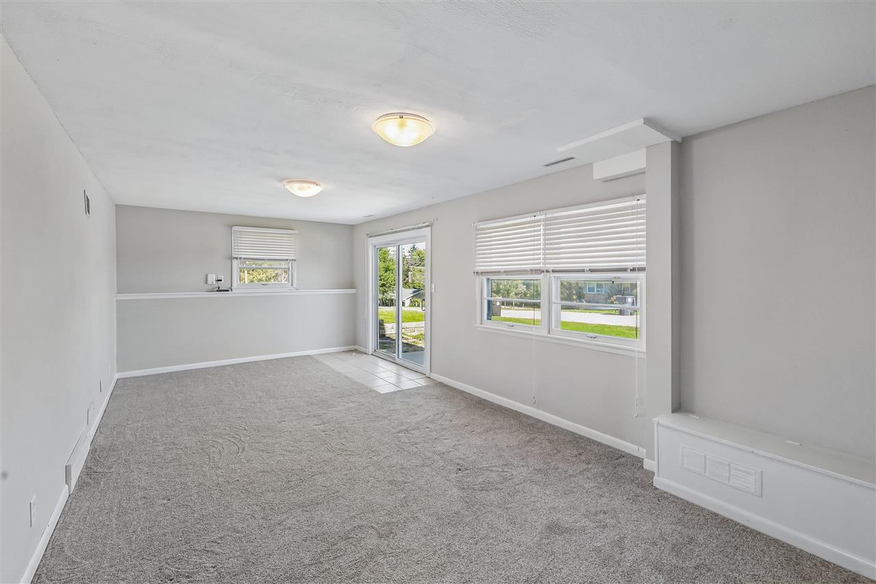 1733 Lake Front Dr NE