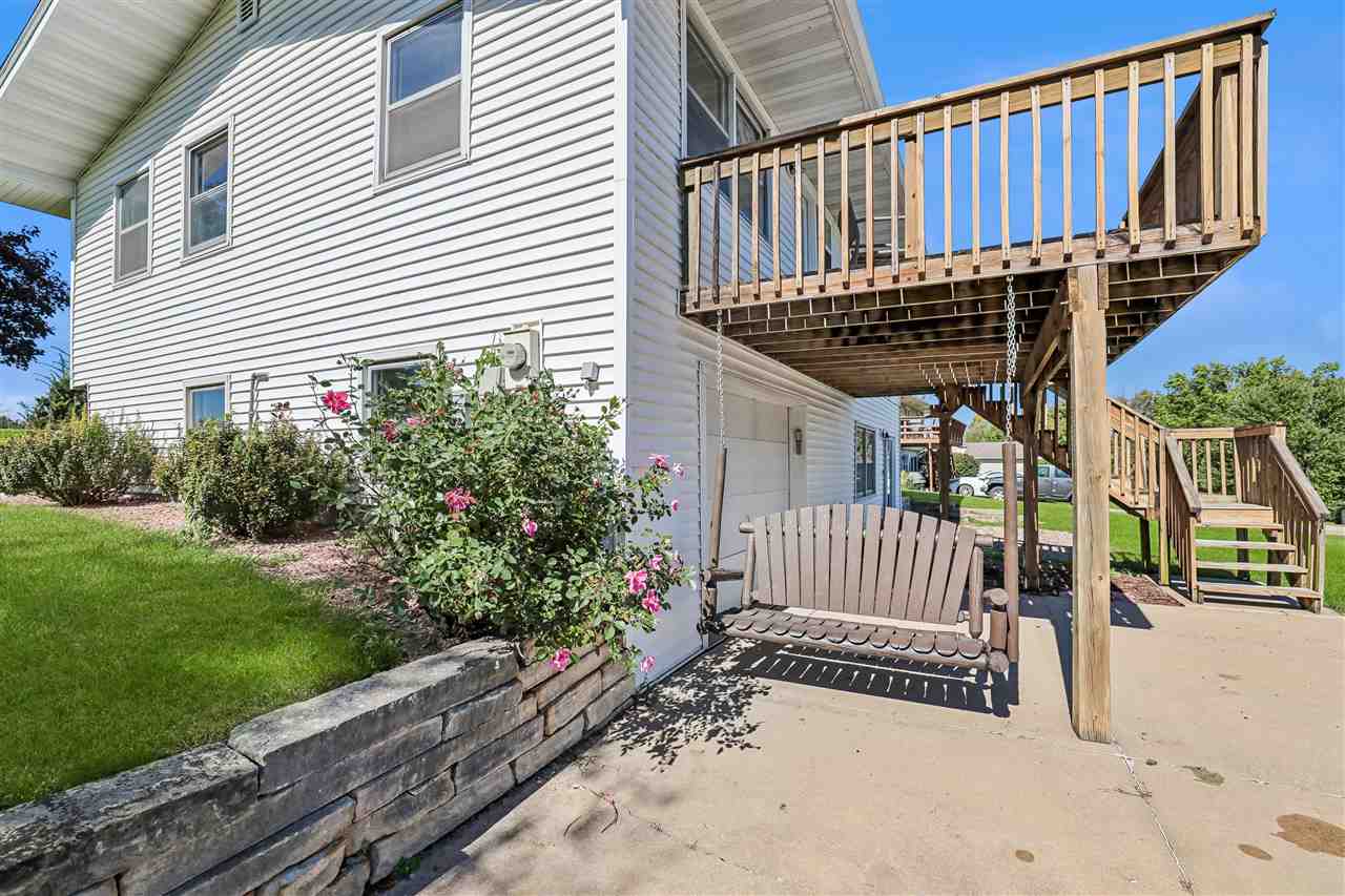 1733 Lake Front Dr NE