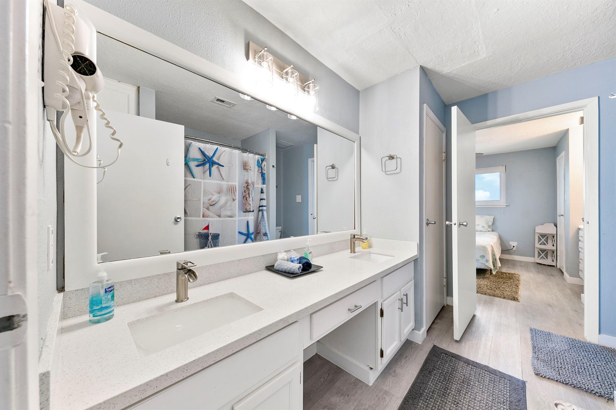 7600 Seawall Blvd # 202