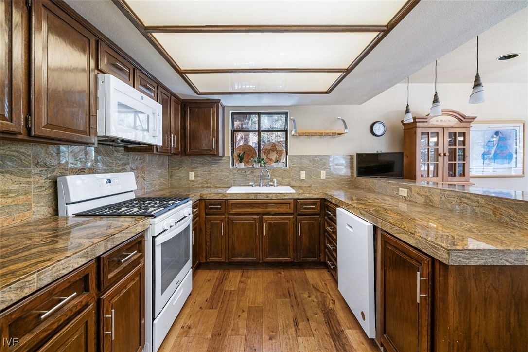 875 Southwood Boulevard 22