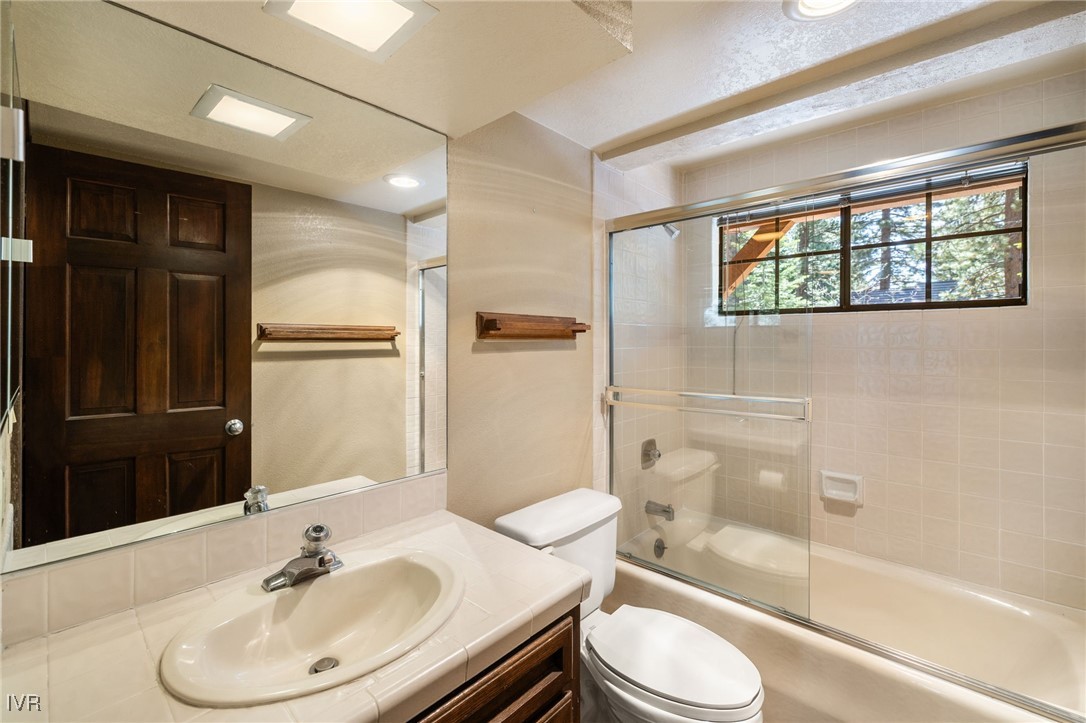 875 Southwood Boulevard 22