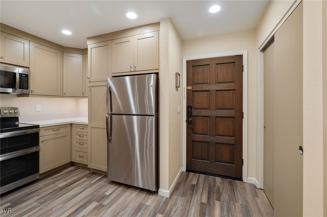 929 Southwood Boulevard 11