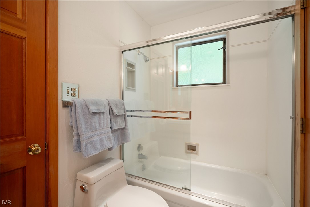 501 Lakeshore Boulevard 33