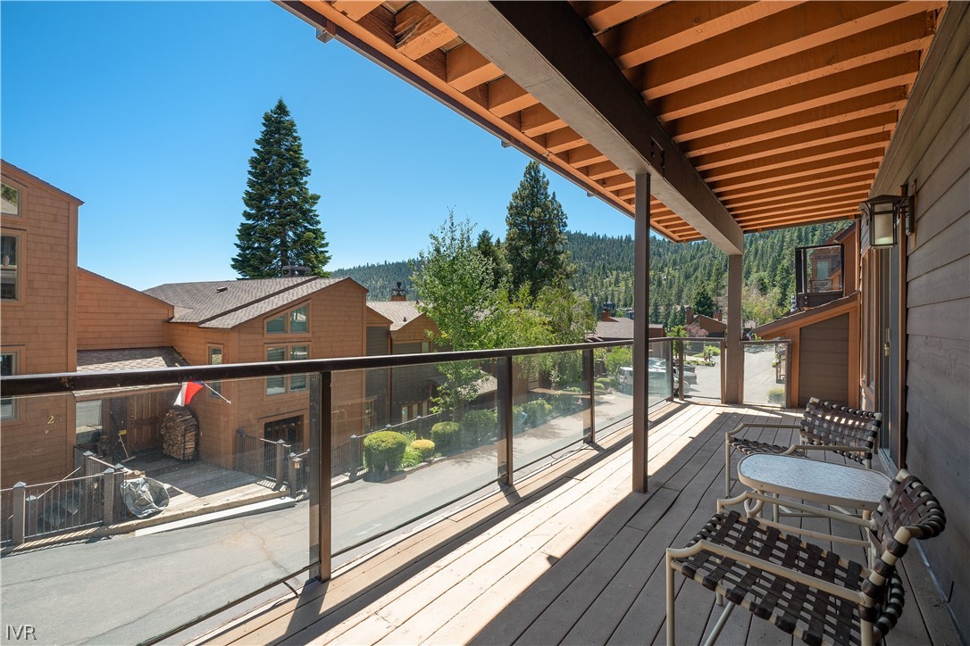 501 Lakeshore Boulevard 33