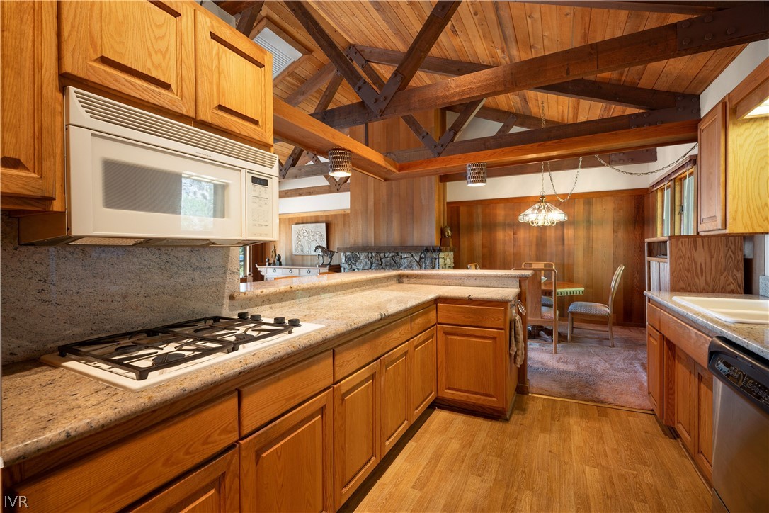 501 Lakeshore Boulevard 33