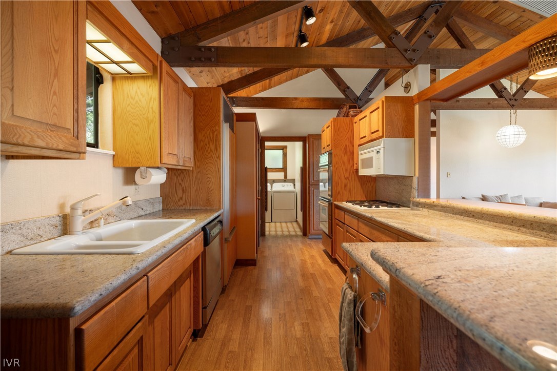 501 Lakeshore Boulevard 33