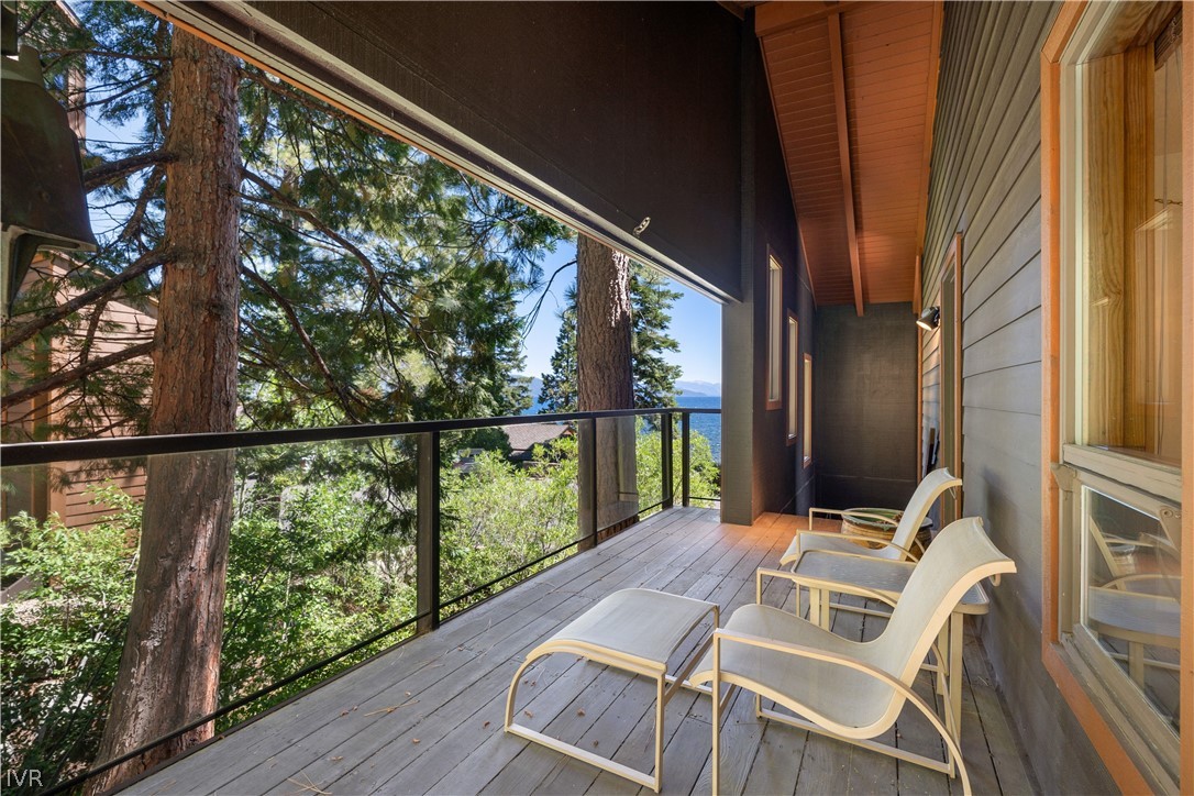 501 Lakeshore Boulevard 33