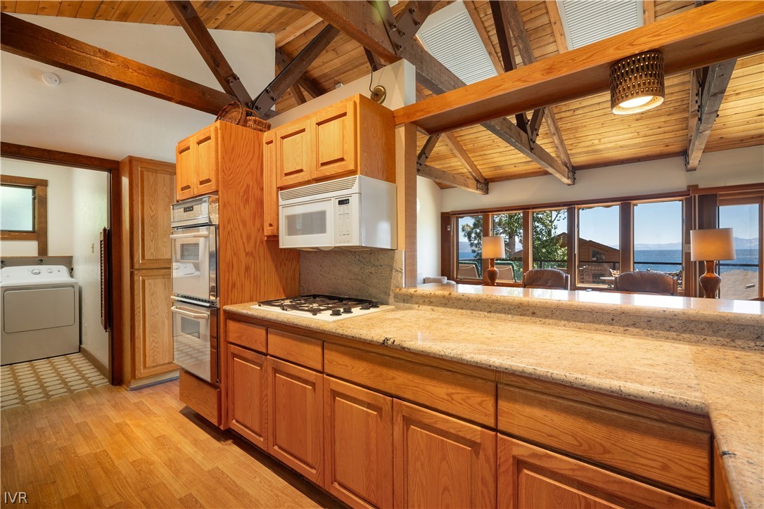 501 Lakeshore Boulevard 33
