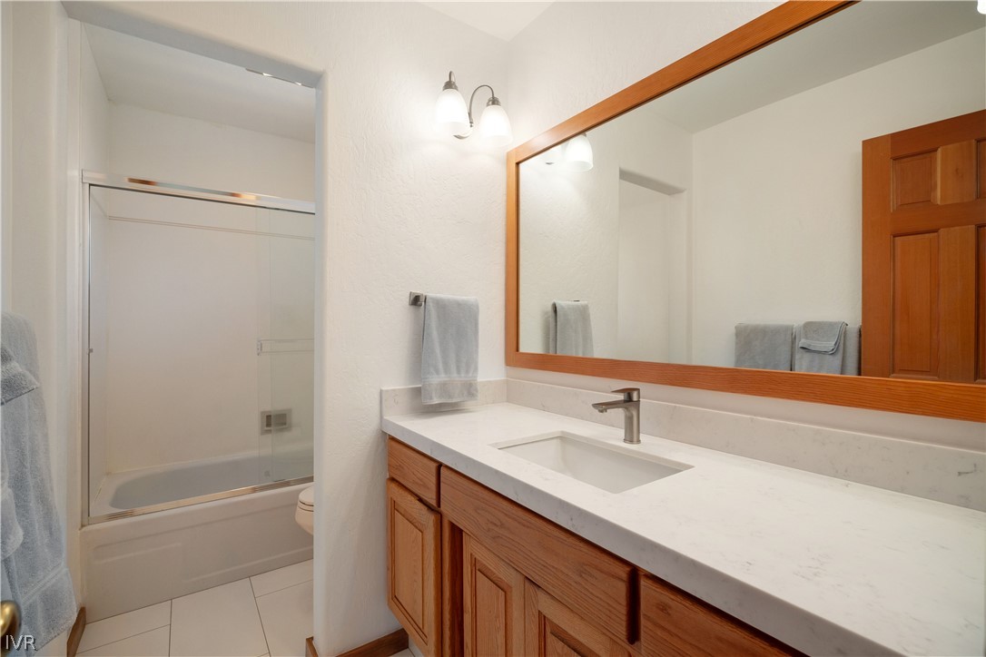 501 Lakeshore Boulevard 33