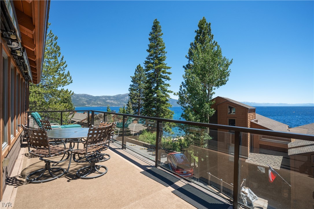 501 Lakeshore Boulevard 33