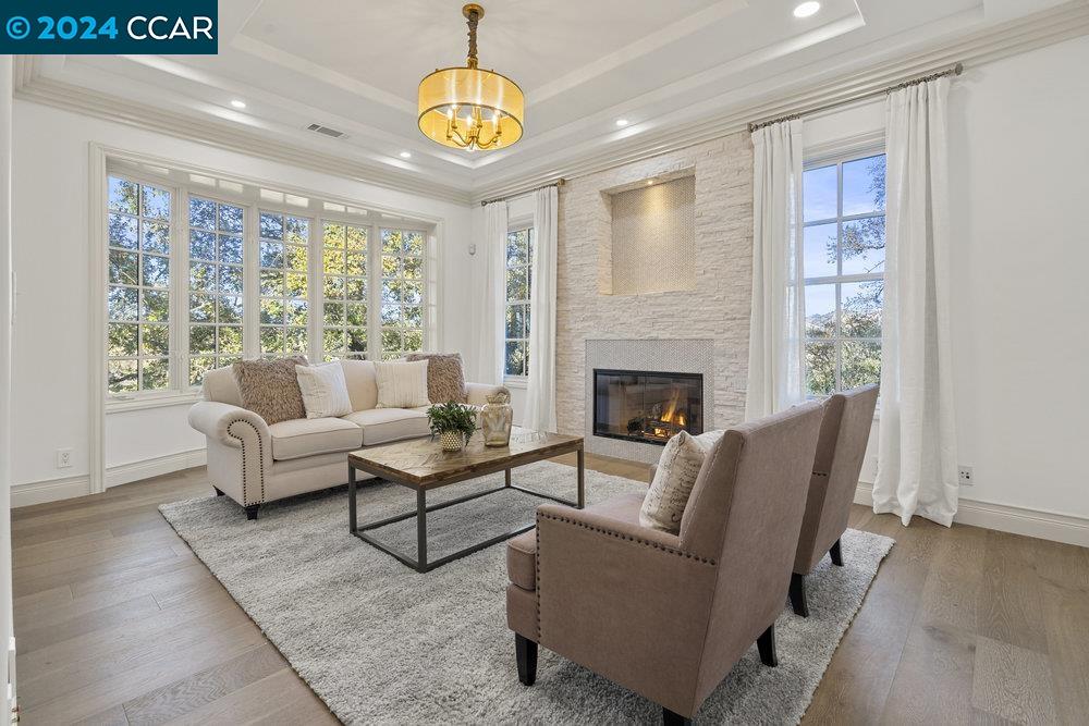 616 Sugarloaf Ct