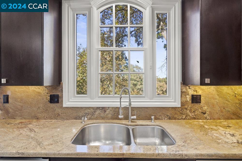 616 Sugarloaf Ct