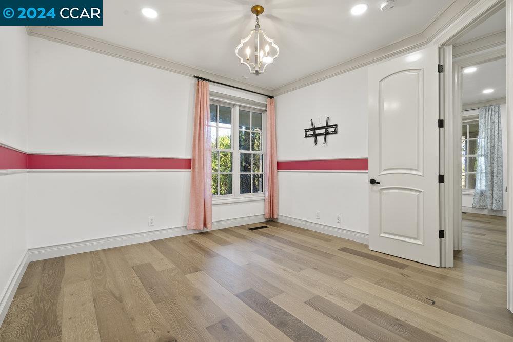 616 Sugarloaf Ct