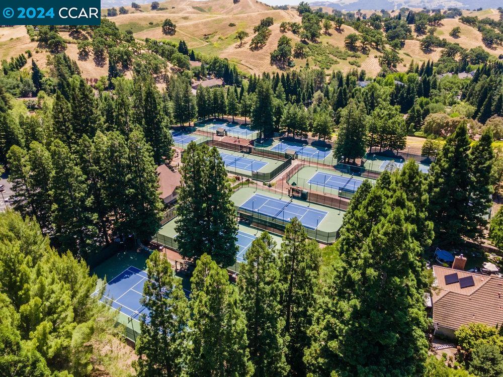 17 Tennis Club Dr