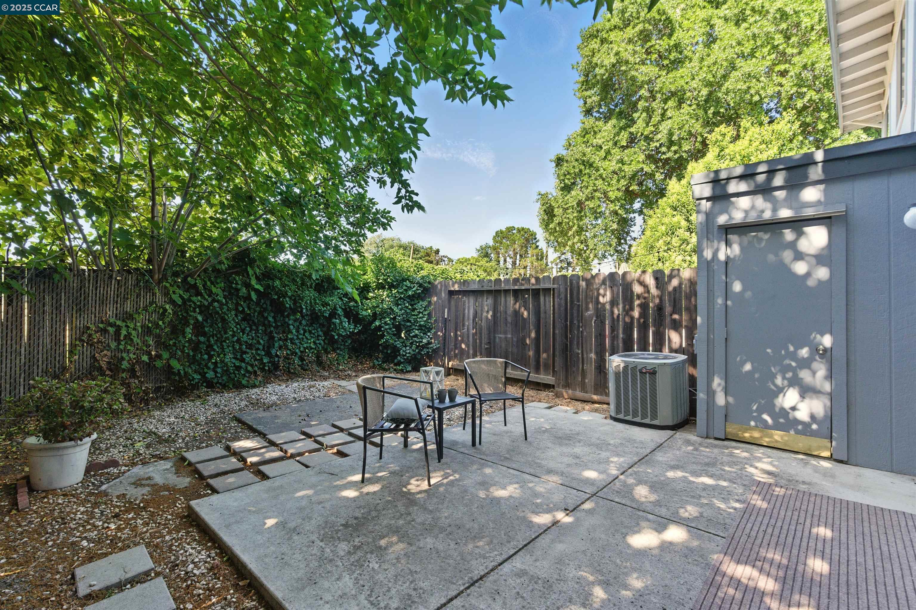 1352 Tree Garden Pl
