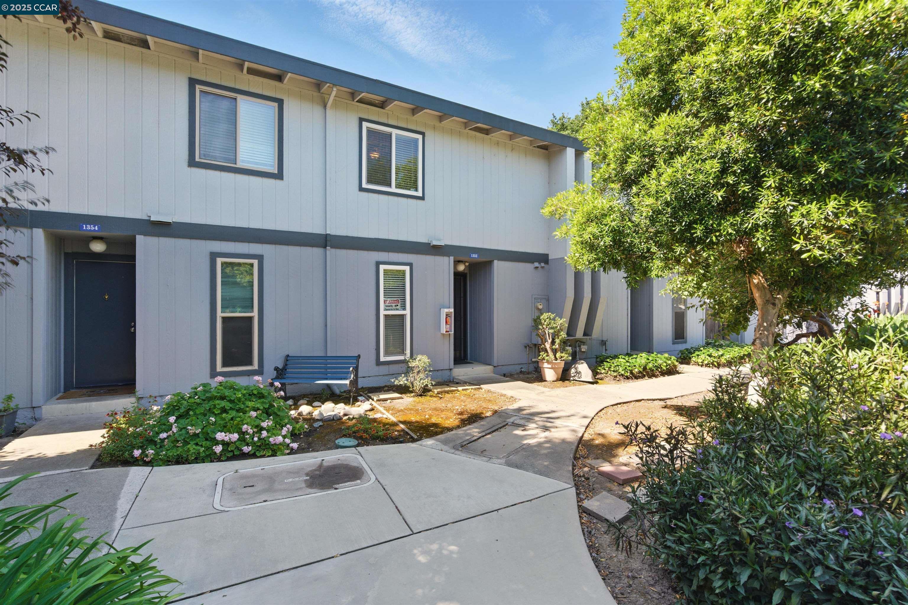 1352 Tree Garden Pl