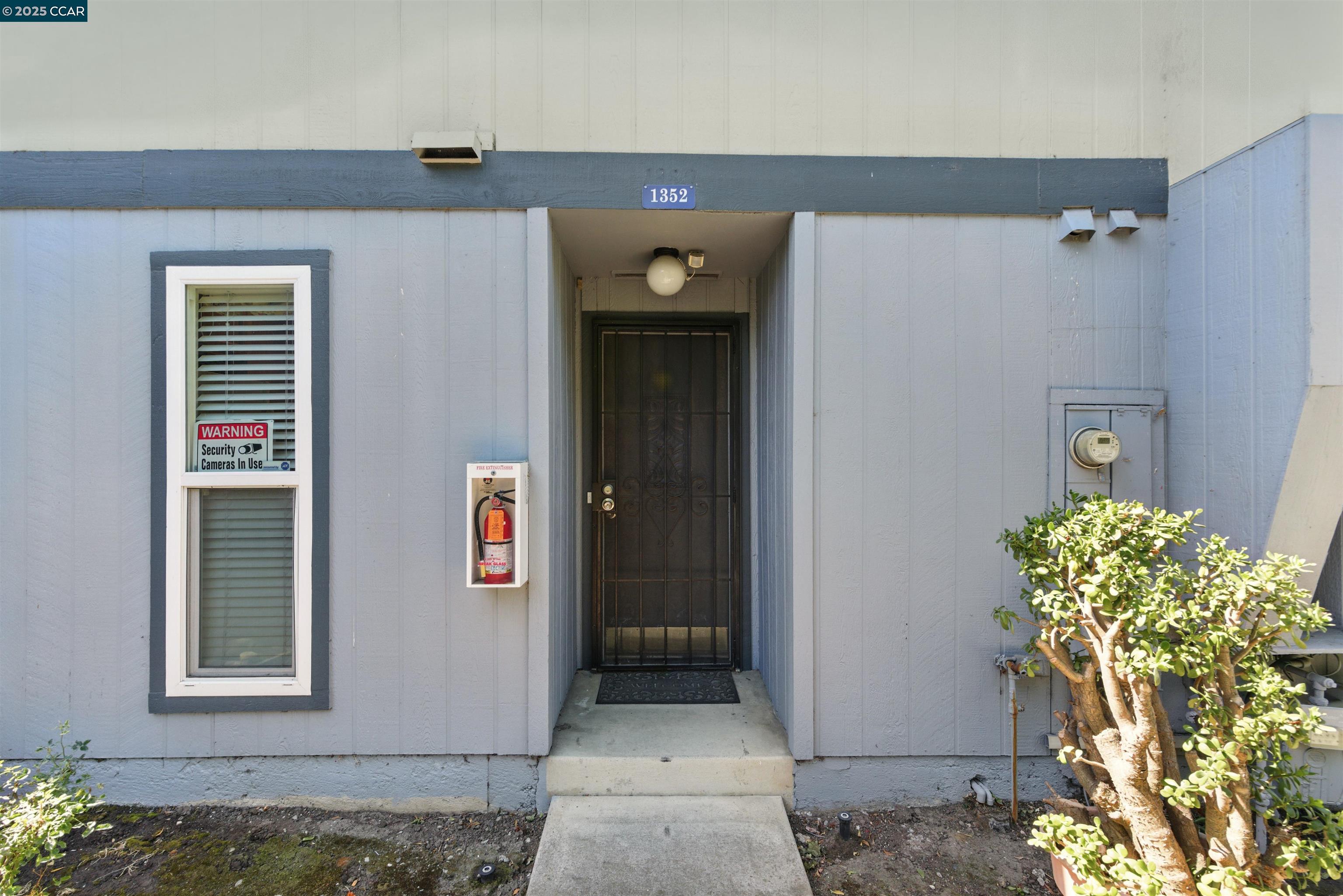 1352 Tree Garden Pl