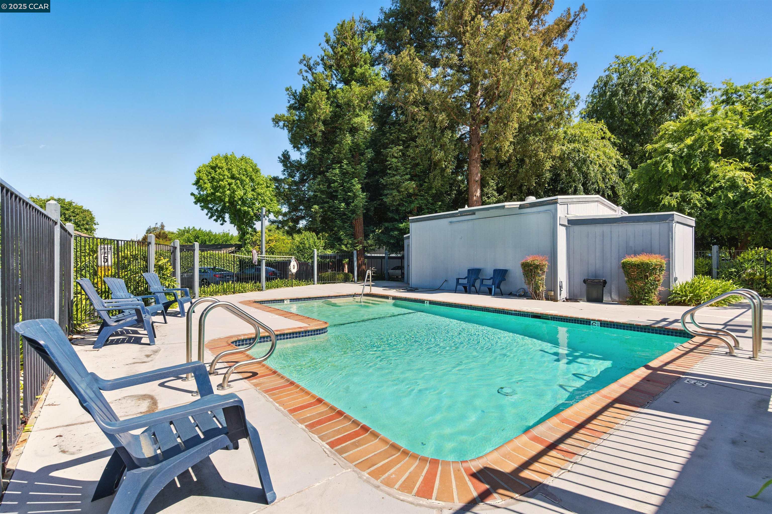 1352 Tree Garden Pl