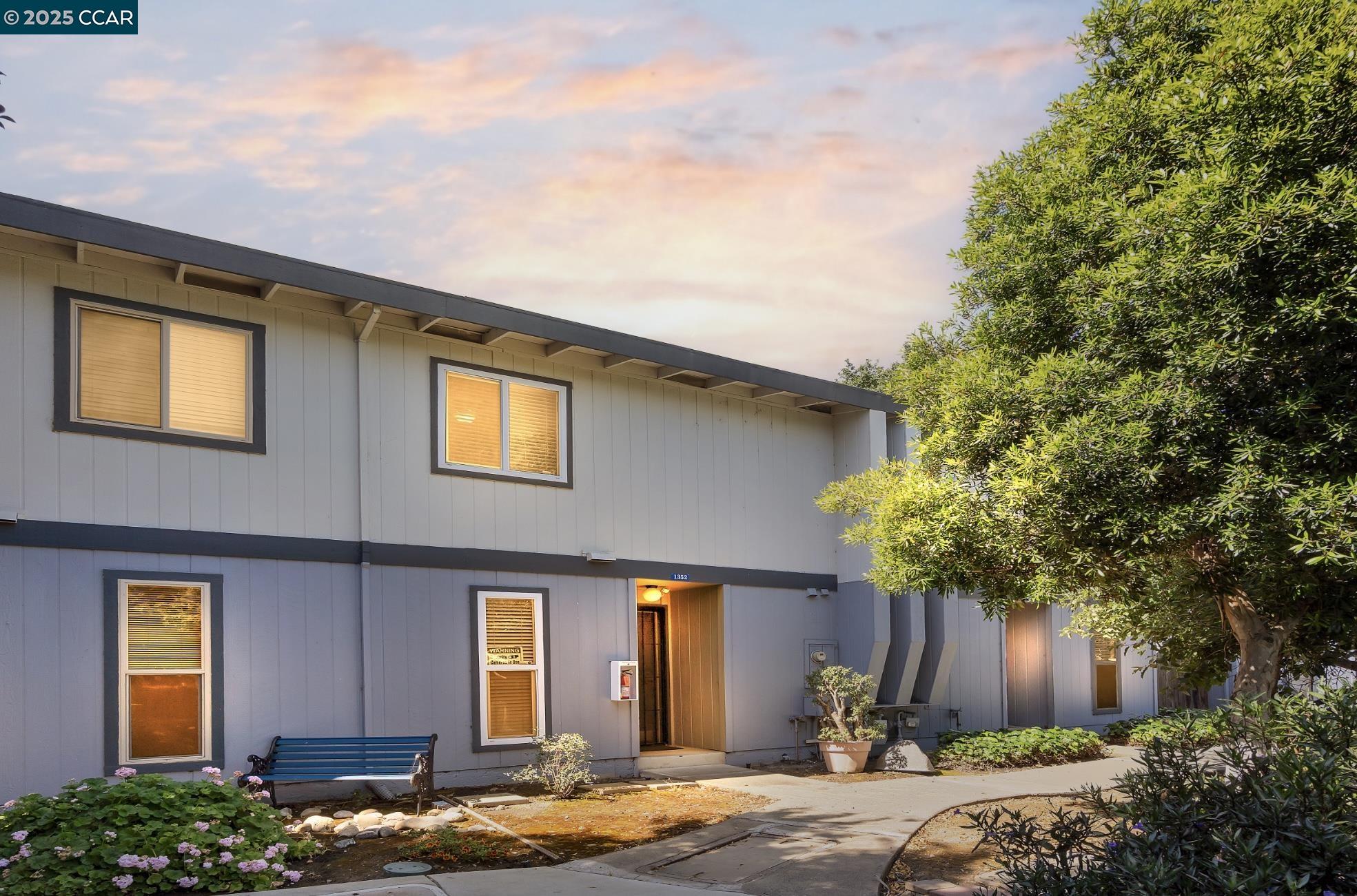 1352 Tree Garden Pl
