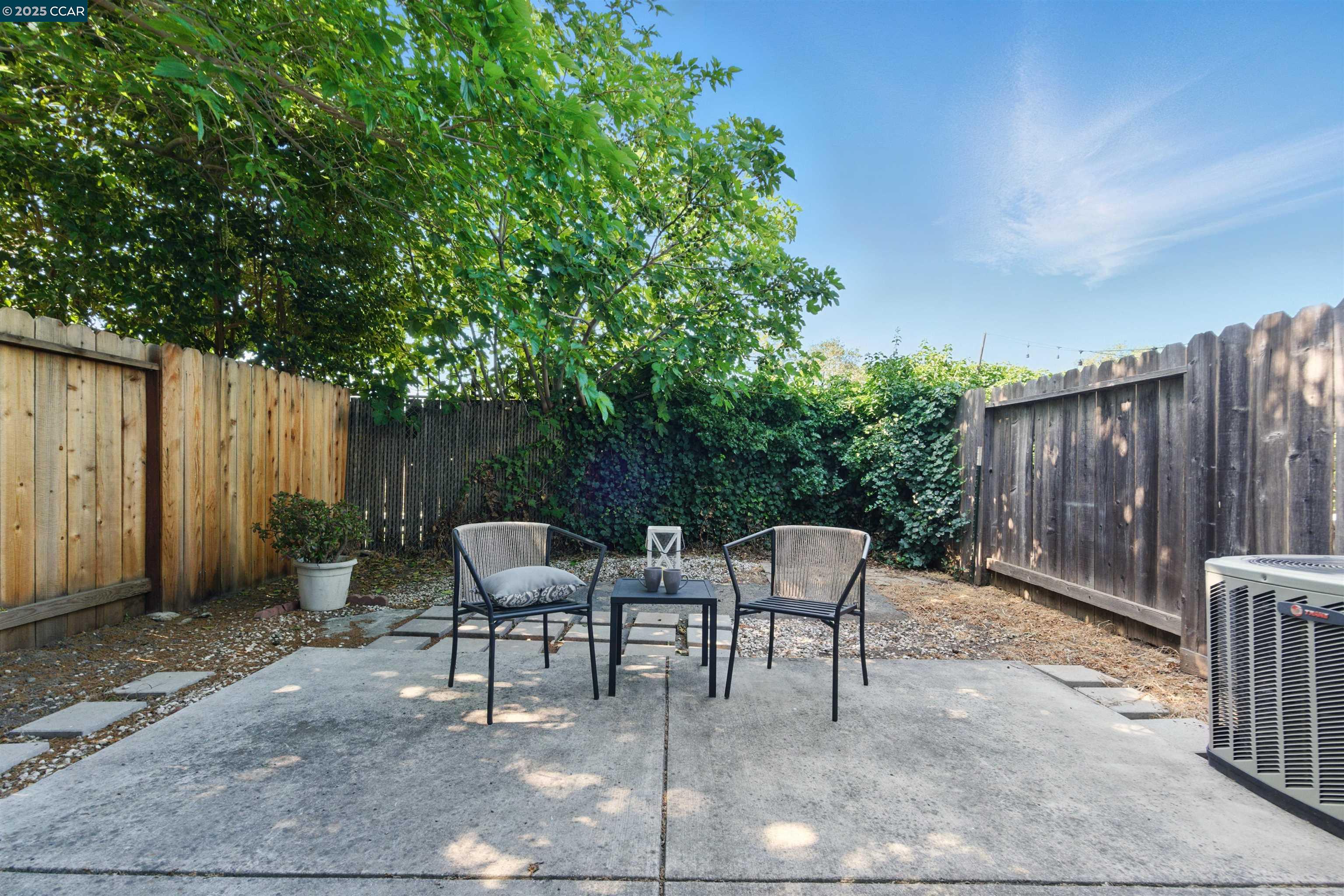 1352 Tree Garden Pl