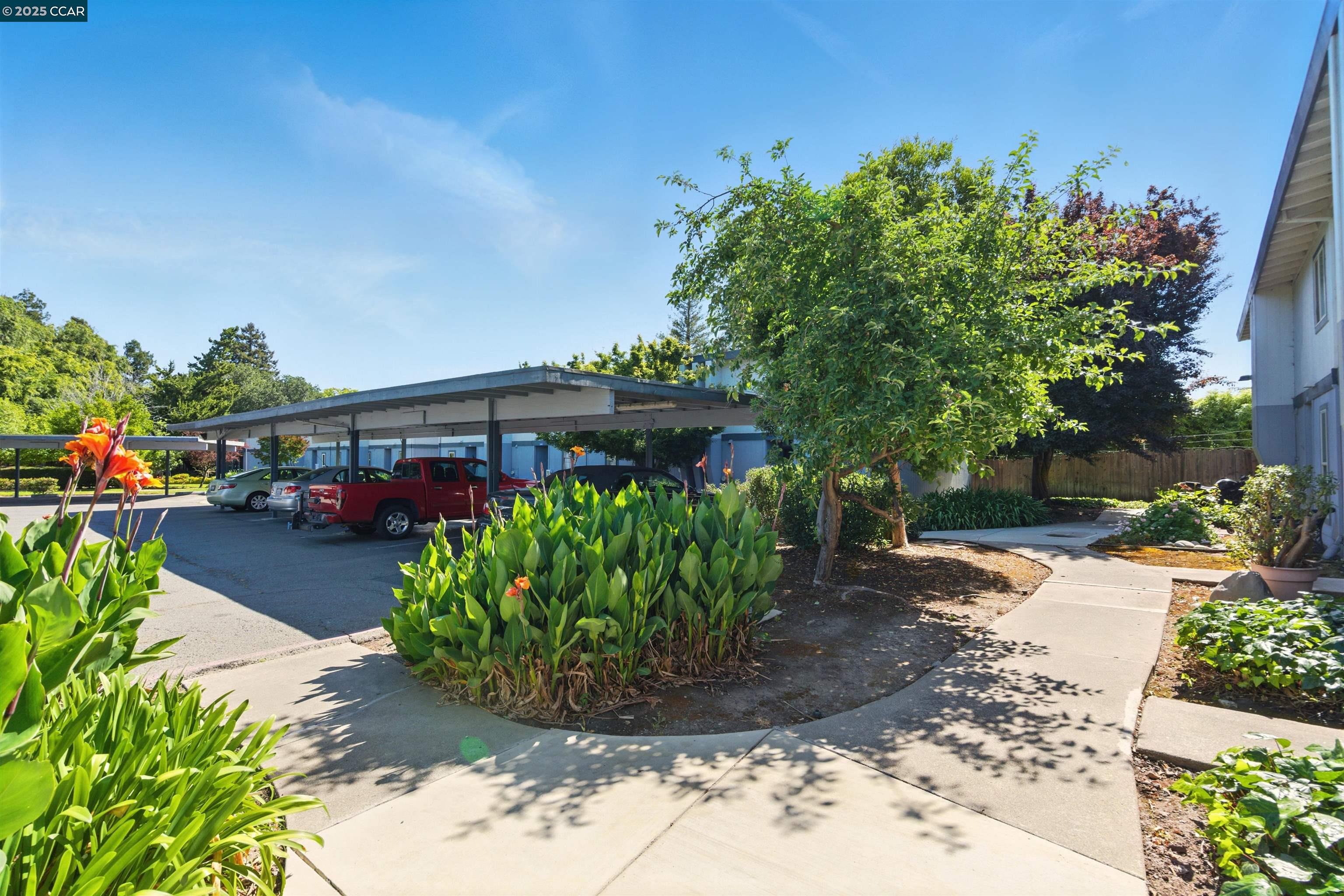 1352 Tree Garden Pl