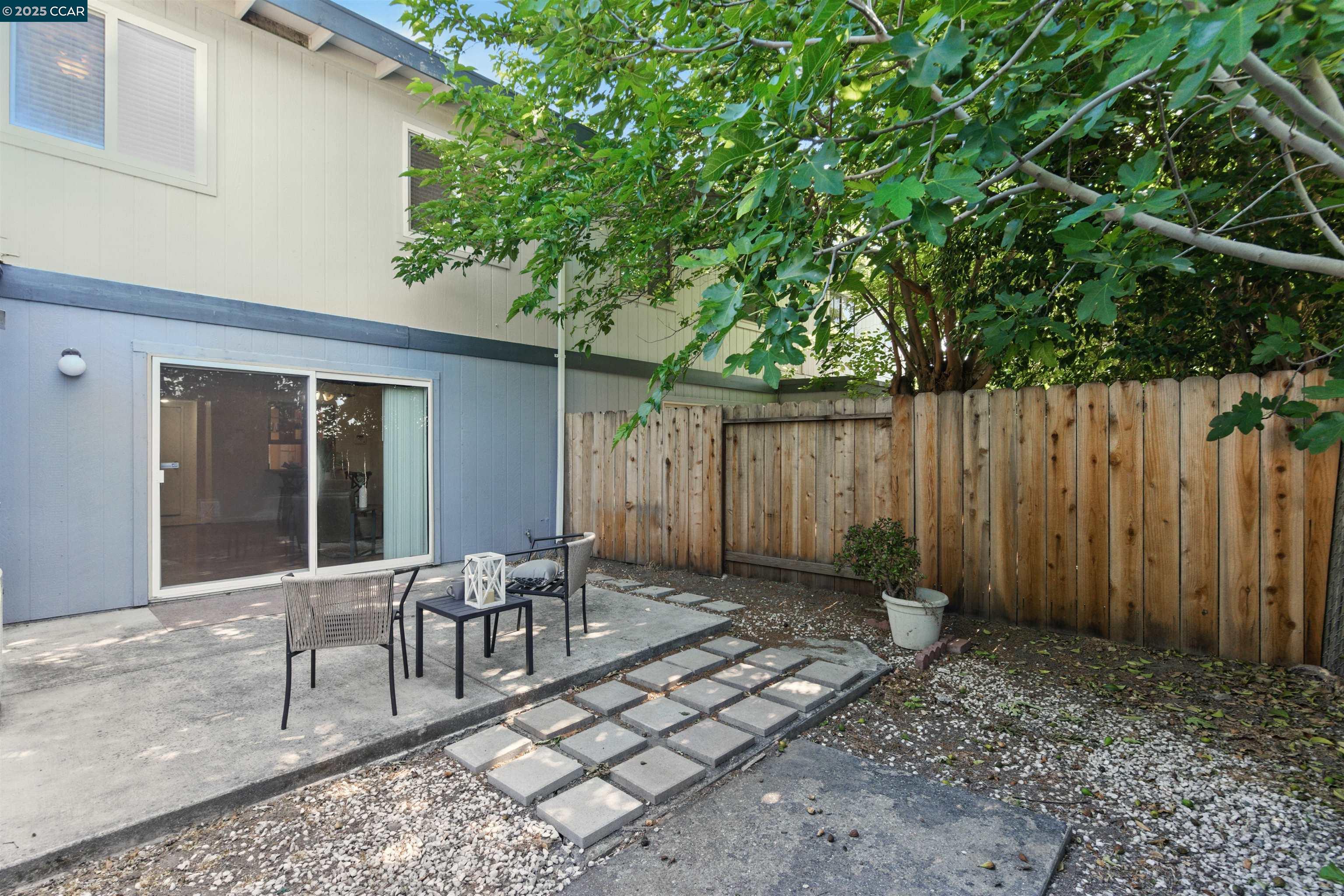 1352 Tree Garden Pl
