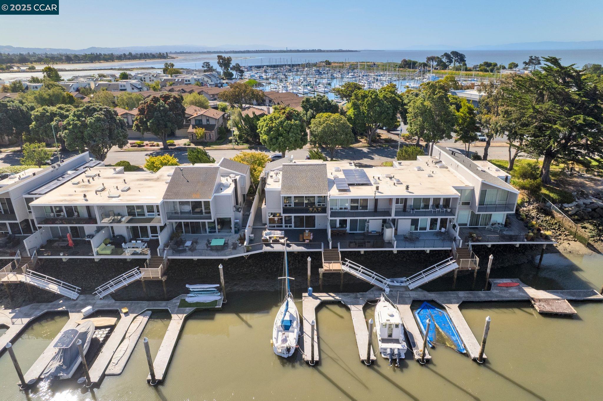 1207 Ballena Blvd