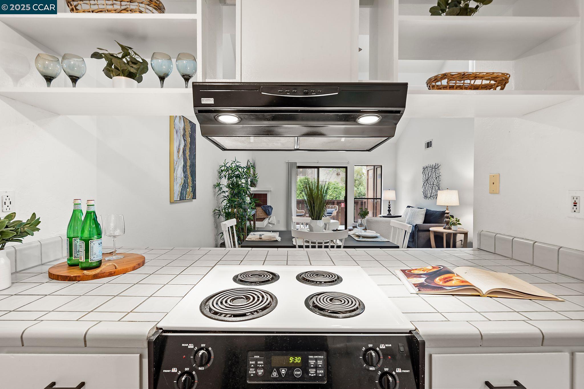 879 Camelback Pl