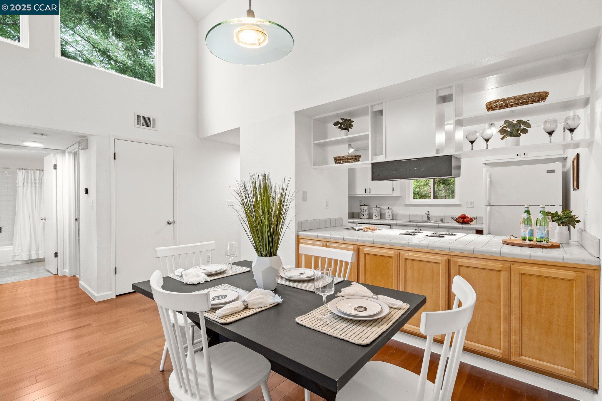 879 Camelback Pl