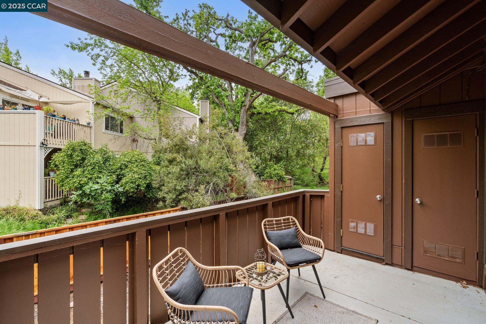 879 Camelback Pl