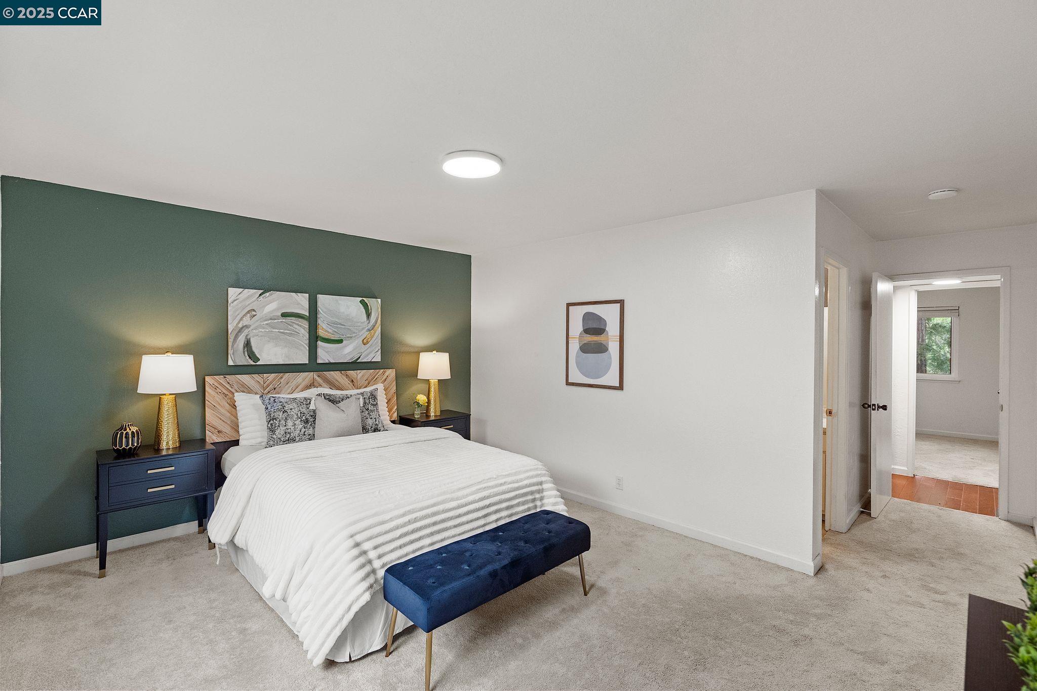 879 Camelback Pl