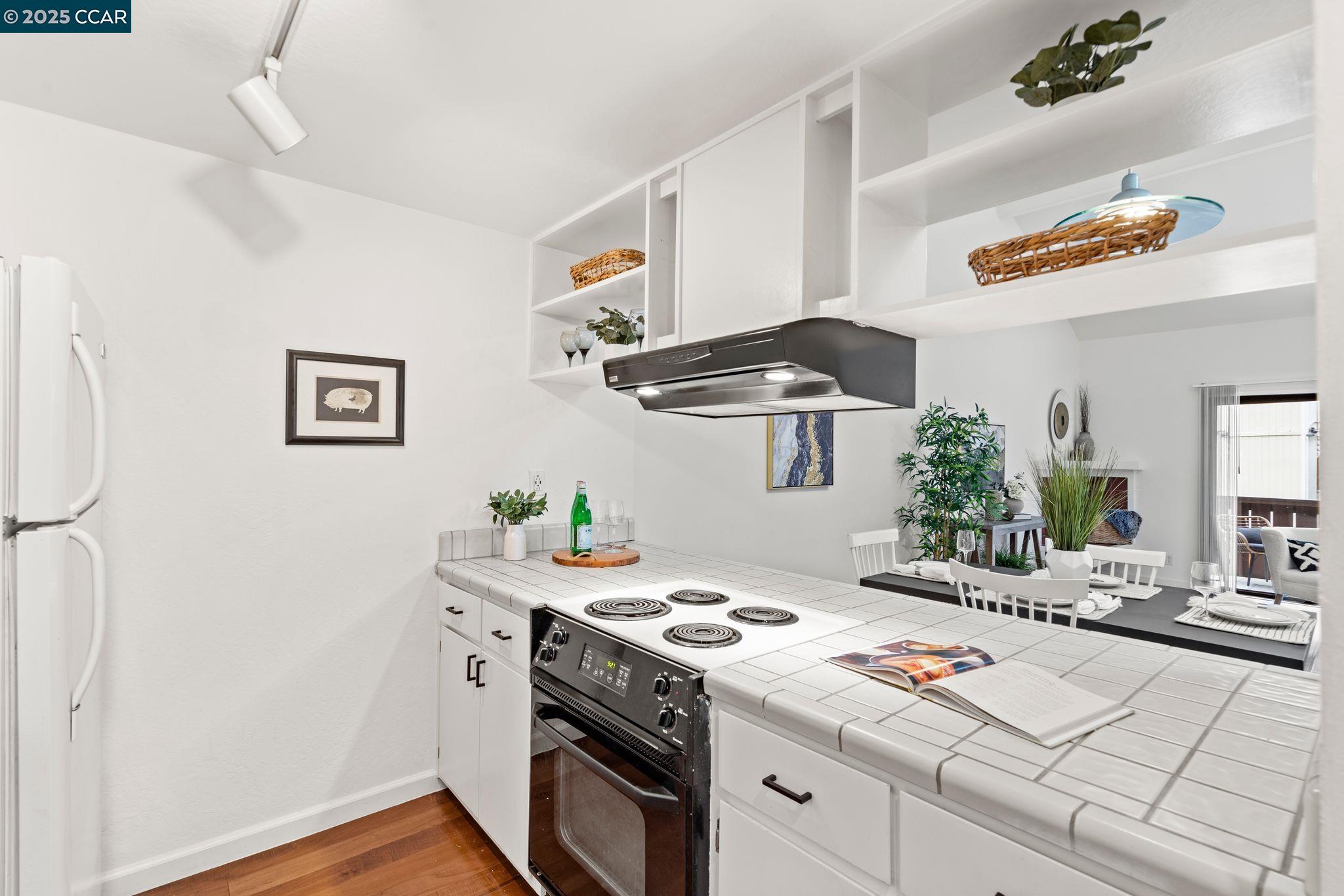879 Camelback Pl
