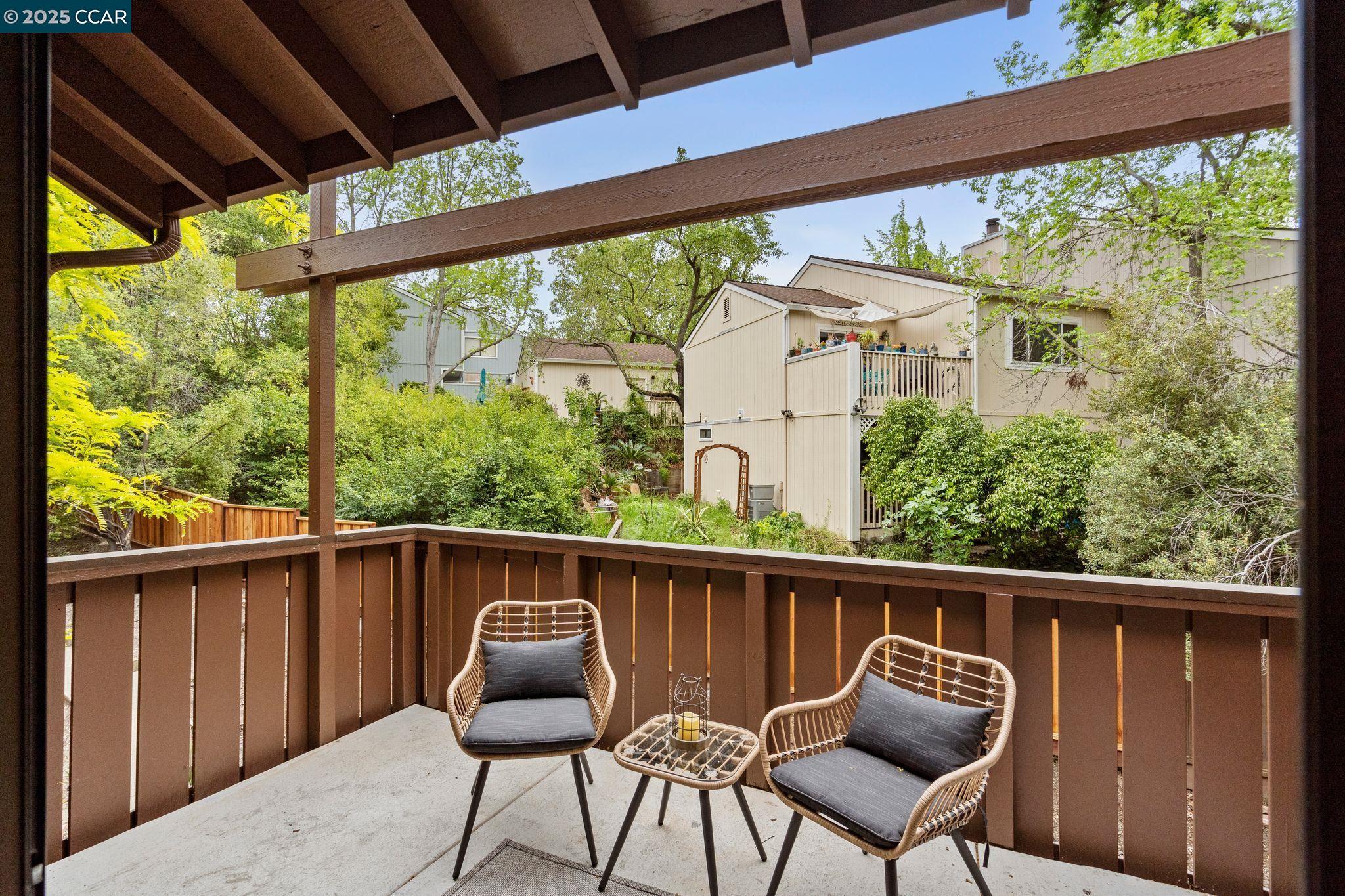 879 Camelback Pl