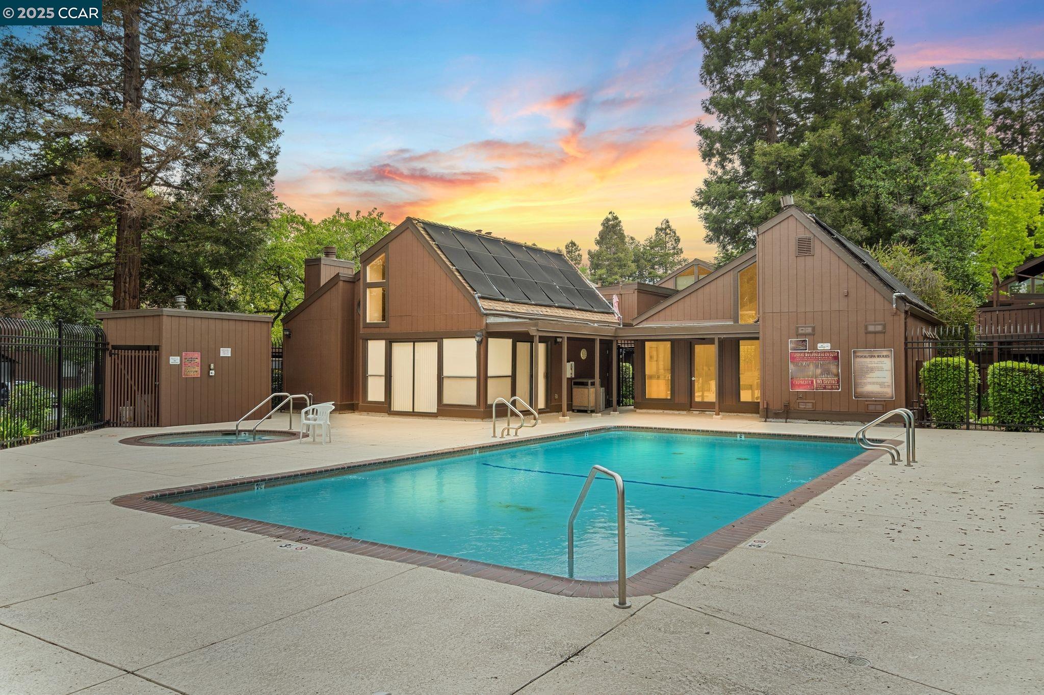 879 Camelback Pl